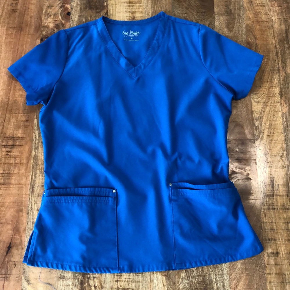 Easy Stretch butter-soft scrub top size medium